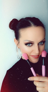 钟小华：景德镇非遗陶瓷色釉堆雕技艺代表性传承人