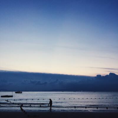 特朗普“死磕”哈佛外国学生名单 威胁再砍拨款