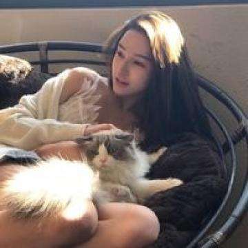 徐良演唱会上纪念本兮