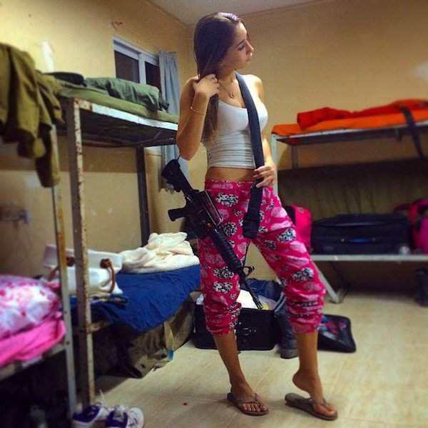 男人在女身上曰皮视频